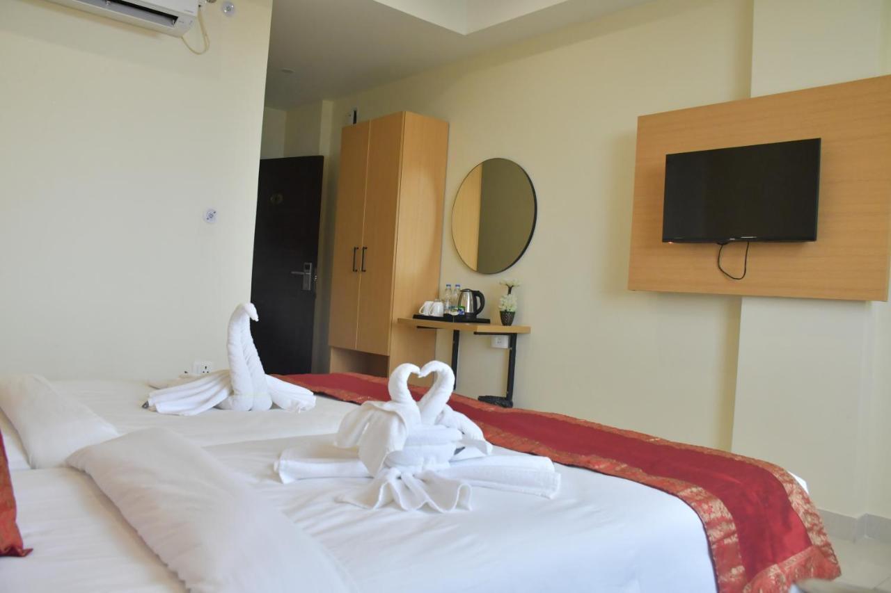 Hotel Yatharth Inn Varanasi Dış mekan fotoğraf