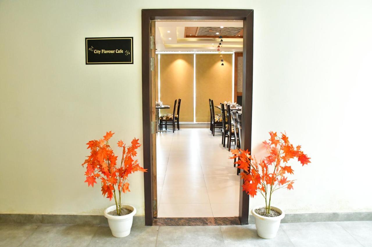 Hotel Yatharth Inn Varanasi Dış mekan fotoğraf